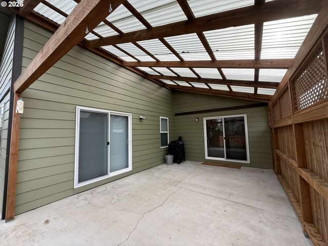 1651 29TH St, Florence, OR 97439