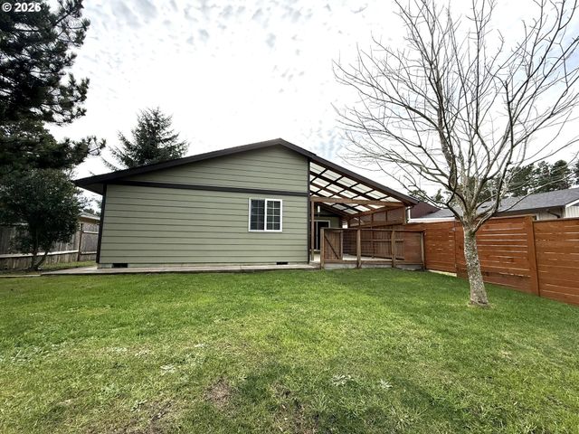 1651 29TH St, Florence, OR 97439