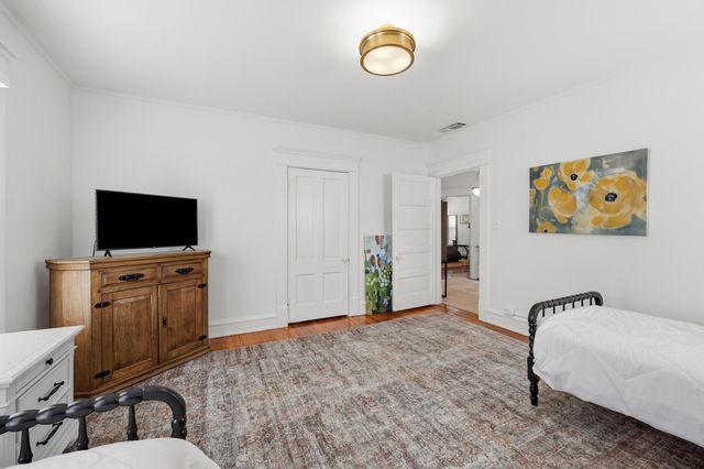 102 E 4th Street, Frankfort, KY 40601