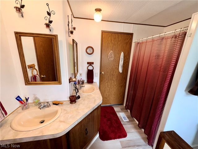 604 Sugar Pines Drive, Warren, OH 44481