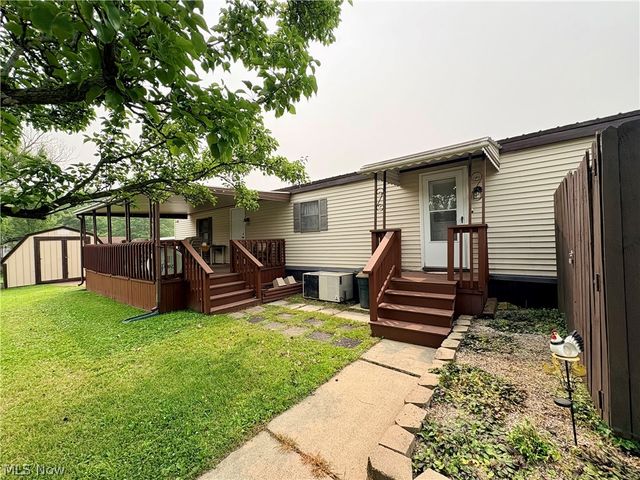 604 Sugar Pines Drive, Warren, OH 44481
