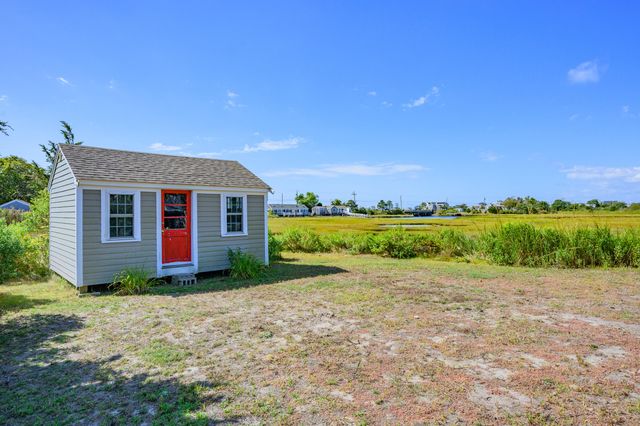 27 Mayflower Lane, Dennis Port, MA 02639