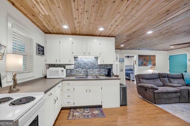 664 N Port Bass Drive, Fair Play, SC 29643