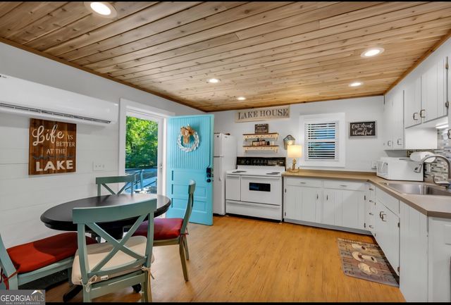 664 N Port Bass Drive, Fair Play, SC 29643