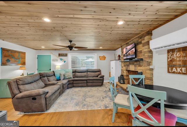 664 N Port Bass Drive, Fair Play, SC 29643