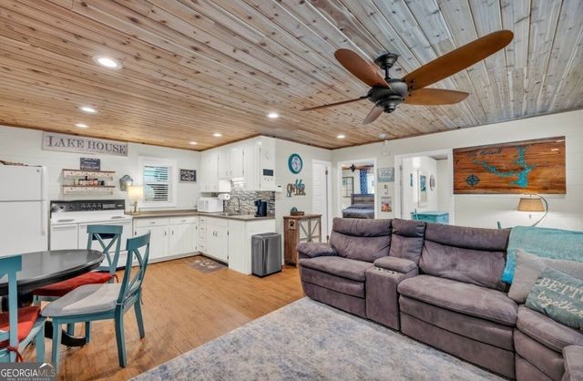 664 N Port Bass Drive, Fair Play, SC 29643