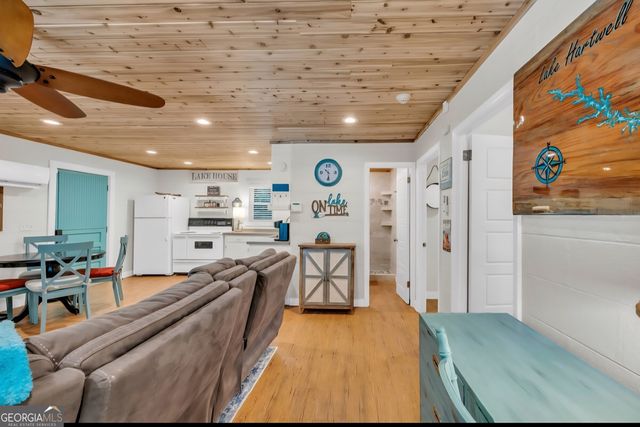 664 N Port Bass Drive, Fair Play, SC 29643