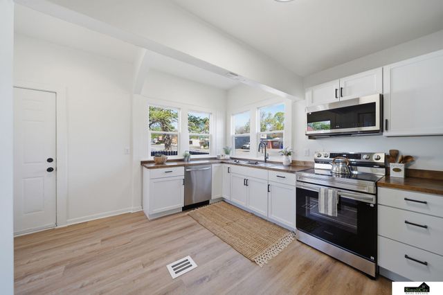 2101 Bradfield Drive, Lincoln, NE 68502