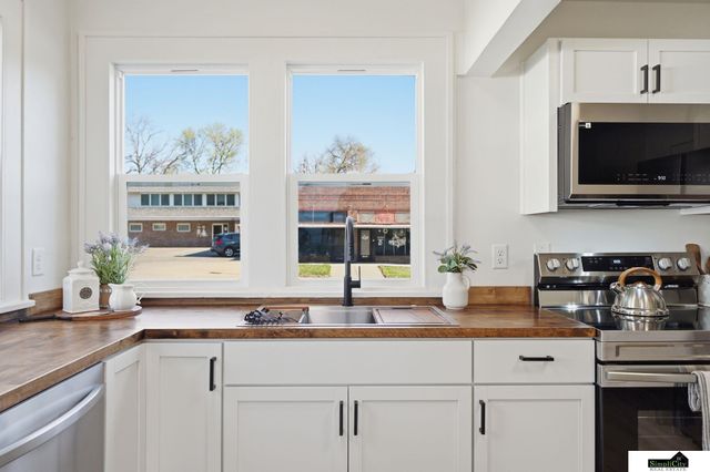 2101 Bradfield Drive, Lincoln, NE 68502