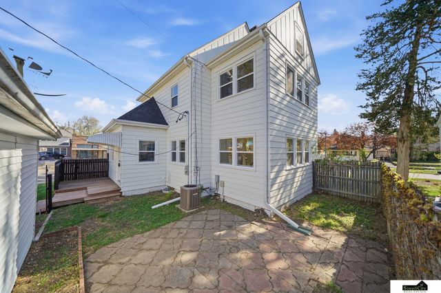 2101 Bradfield Drive, Lincoln, NE 68502