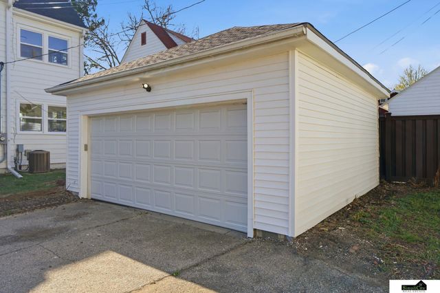 2101 Bradfield Drive, Lincoln, NE 68502