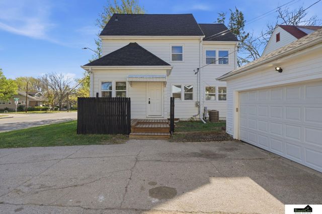 2101 Bradfield Drive, Lincoln, NE 68502