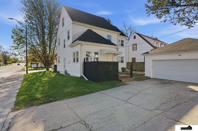 2101 Bradfield Drive, Lincoln, NE 68502