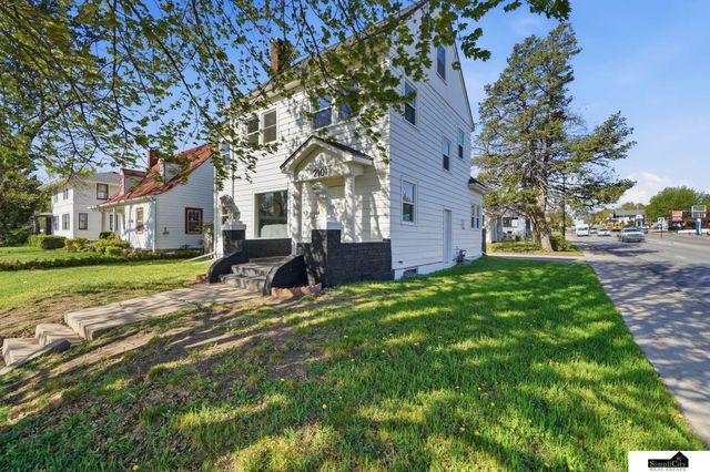 2101 Bradfield Drive, Lincoln, NE 68502