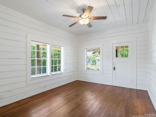 1807 W Summit Avenue, San Antonio, TX 78201