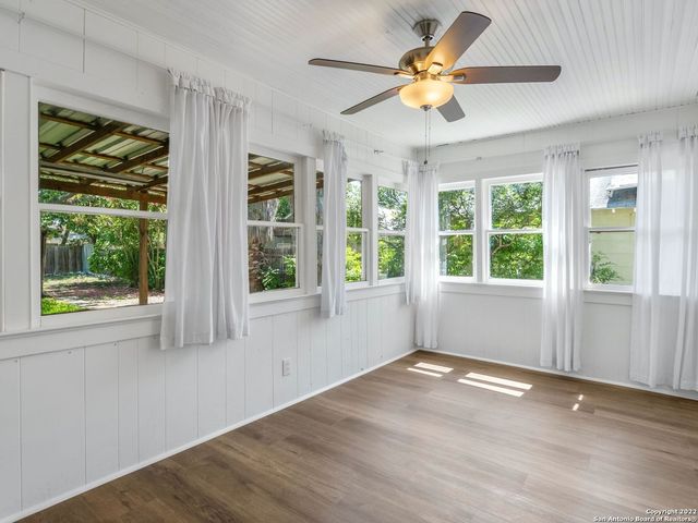 1807 W Summit Avenue, San Antonio, TX 78201