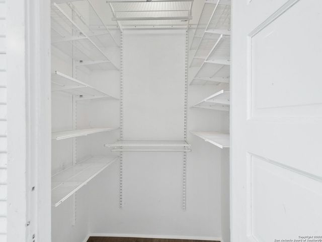 1807 W Summit Avenue, San Antonio, TX 78201