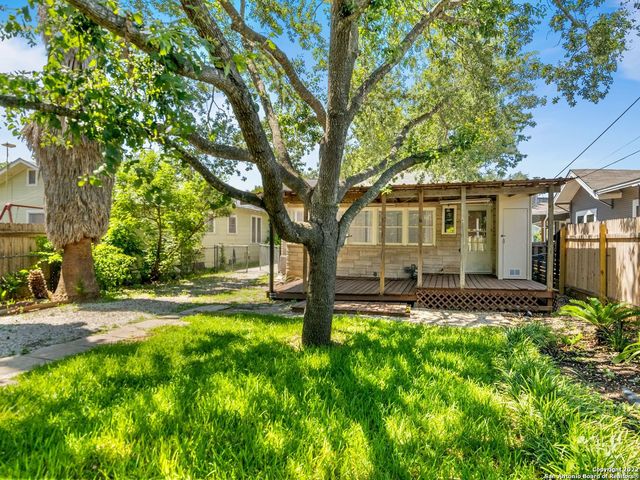 1807 W Summit Avenue, San Antonio, TX 78201