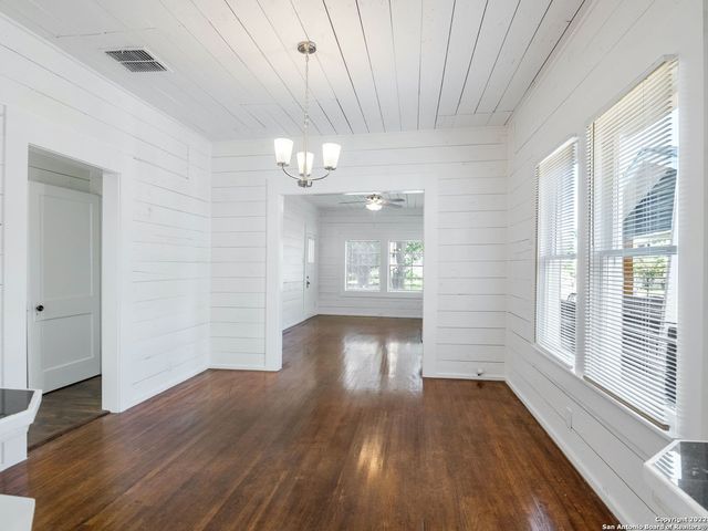 1807 W Summit Avenue, San Antonio, TX 78201