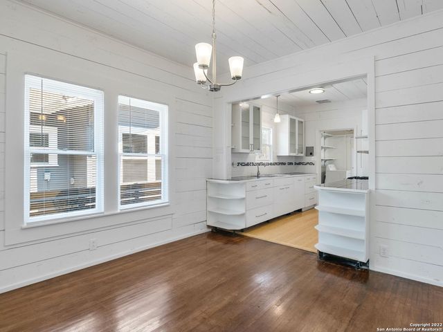 1807 W Summit Avenue, San Antonio, TX 78201