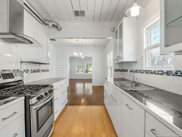 1807 W Summit Avenue, San Antonio, TX 78201