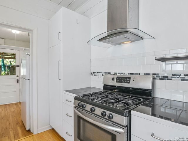 1807 W Summit Avenue, San Antonio, TX 78201