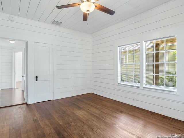 1807 W Summit Avenue, San Antonio, TX 78201