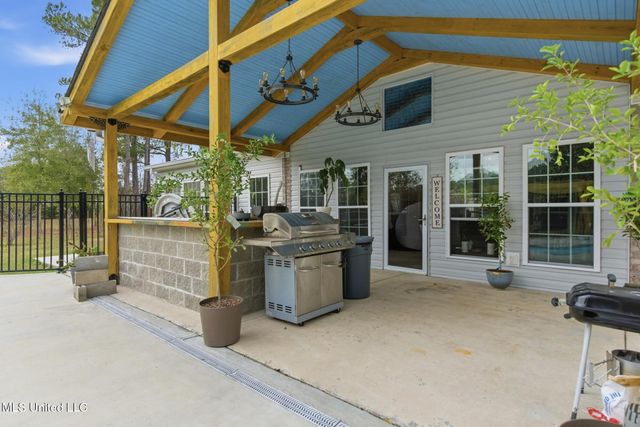 115 Oak Allee Drive, Picayune, MS 39466