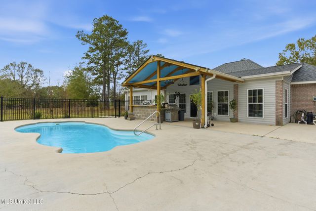 115 Oak Allee Drive, Picayune, MS 39466