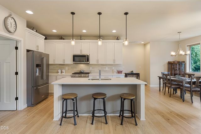63137 Iner Loop, Bend, OR 97701