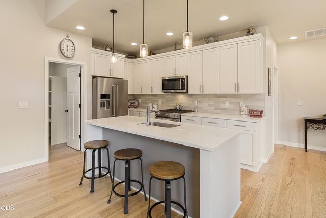 63137 Iner Loop, Bend, OR 97701