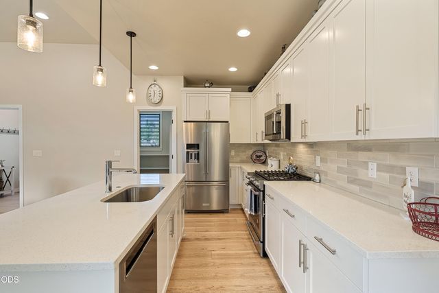 63137 Iner Loop, Bend, OR 97701