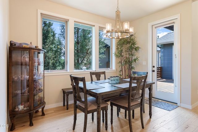 63137 Iner Loop, Bend, OR 97701