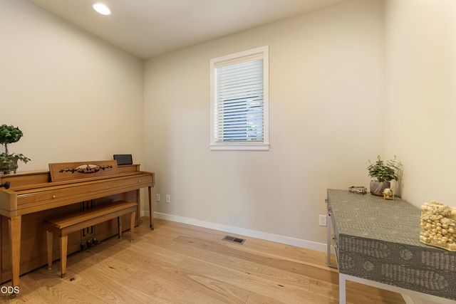 63137 Iner Loop, Bend, OR 97701