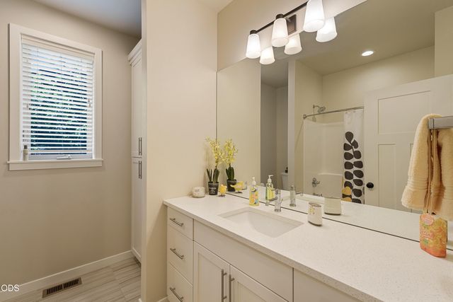63137 Iner Loop, Bend, OR 97701