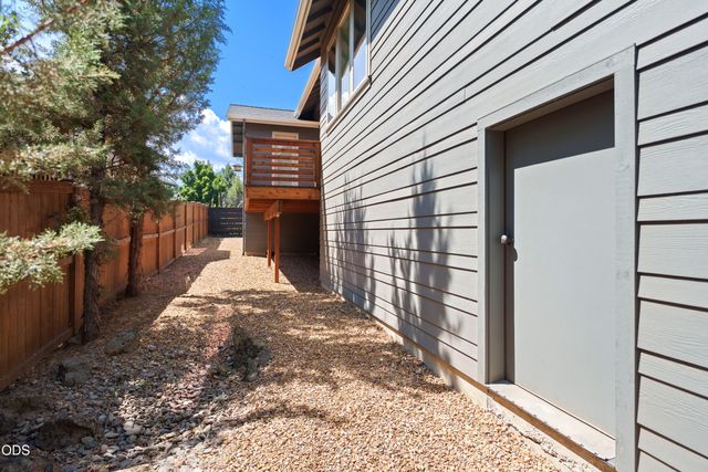 63137 Iner Loop, Bend, OR 97701