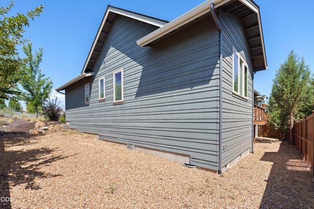 63137 Iner Loop, Bend, OR 97701
