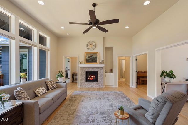 63137 Iner Loop, Bend, OR 97701