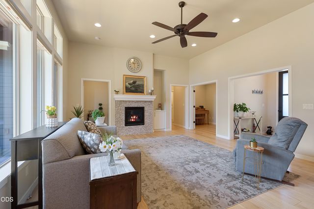 63137 Iner Loop, Bend, OR 97701