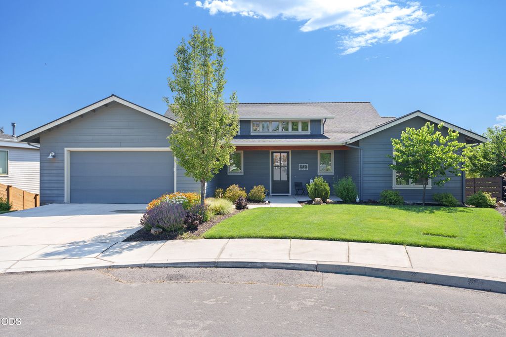 63137 Iner Loop, Bend, OR 97701