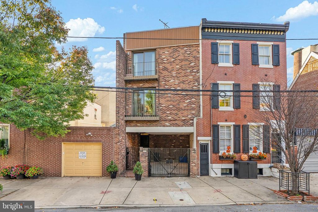 956 S FRONT ST, PHILADELPHIA, PA 19147 — exterior