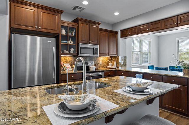 905 S OSBORN Lane, Gilbert, AZ 85296