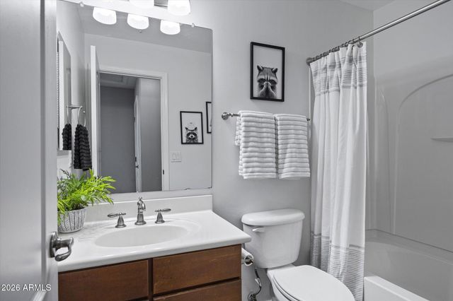 905 S OSBORN Lane, Gilbert, AZ 85296