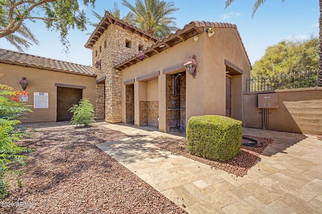 905 S OSBORN Lane, Gilbert, AZ 85296
