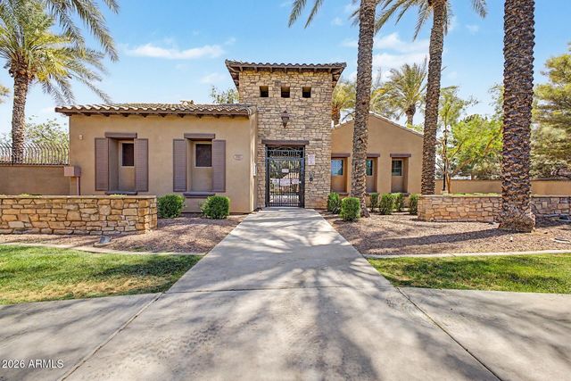905 S OSBORN Lane, Gilbert, AZ 85296