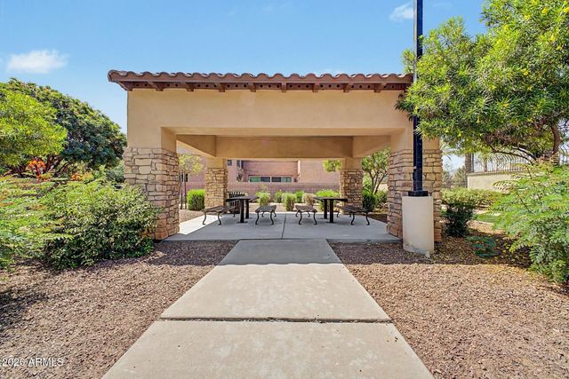 905 S OSBORN Lane, Gilbert, AZ 85296