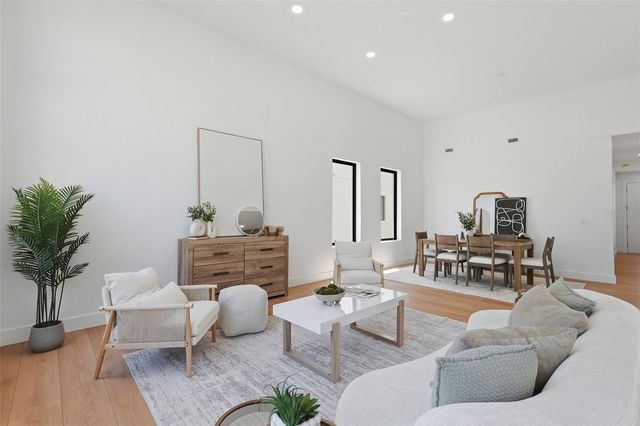 2525 18TH AVENUE N, St Petersburg, FL 33713