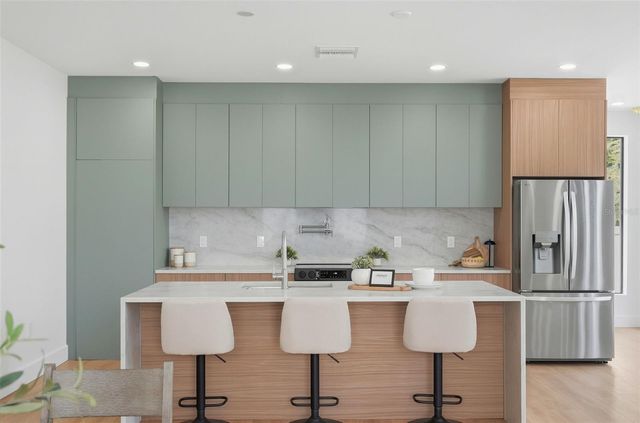 2525 18TH AVENUE N, St Petersburg, FL 33713