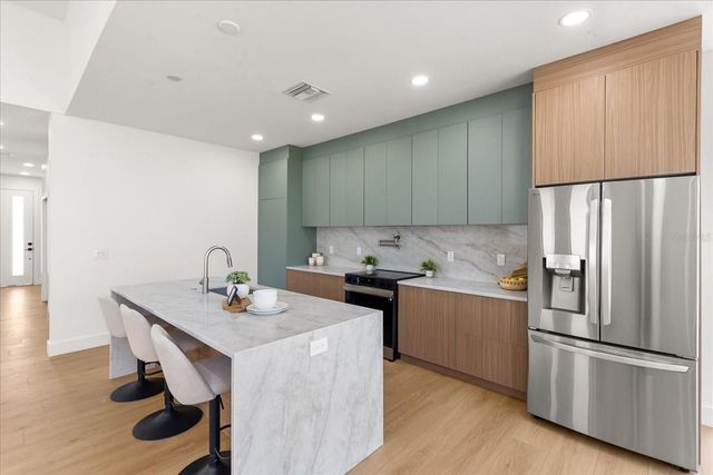 2525 18TH AVENUE N, St Petersburg, FL 33713