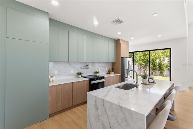 2525 18TH AVENUE N, St Petersburg, FL 33713